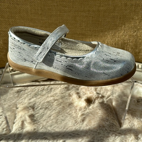 See Kai Run | Jane II in Silver, Size 2.5 - Picture 2 of 14